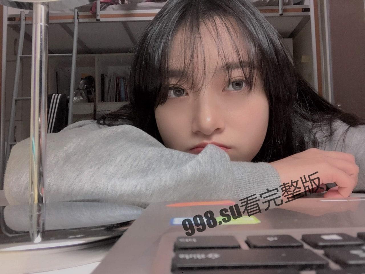 反差！美术学院校花 范琳琳与男友做爱自拍视频流出 颜射吃精口活一流-2