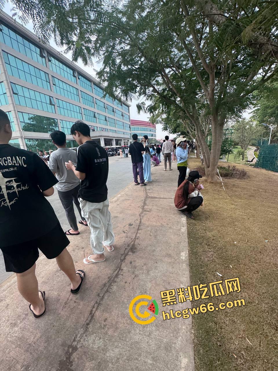 缅甸瓦城突发7.9级强震,中印孟老缅泰全体摇烂,泰国人民逃命式冲出大厦,猪仔们你们还好吗?-4