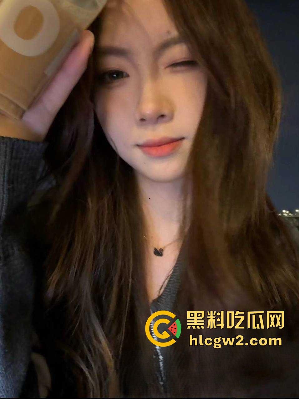 厦门永劫网瘾少女『方若瑶』被爆!骚得无药可救 全网最粉粉嫩鲍鱼被无套乱操,舔鸡巴舔到满脸精液!-17