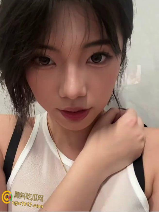 抖音擦边女网红【healerTT】 淫装加身玩假屌插穴，木瓜巨乳随节奏弹跳，堪称福利界性感炸弹！-2