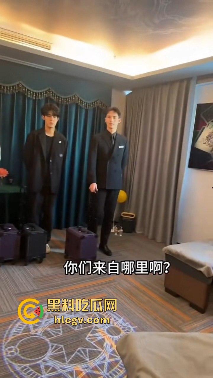 富婆闺蜜团豪爽组队找男模按摩!小仙女们的放松派对不输男的会玩!-5