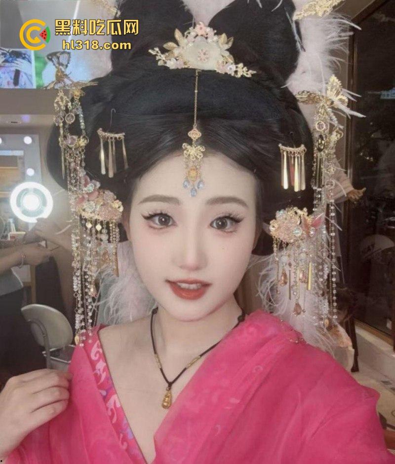 西安极品魅魔淫娃【李嘉馨】 订婚后仍不安于现状，痴迷炮友大屌，趁丈夫出差送逼上门，被暴操到淫水狂喷！-1