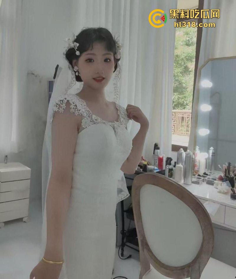 西安极品魅魔淫娃【李嘉馨】 订婚后仍不安于现状，痴迷炮友大屌，趁丈夫出差送逼上门，被暴操到淫水狂喷！-2