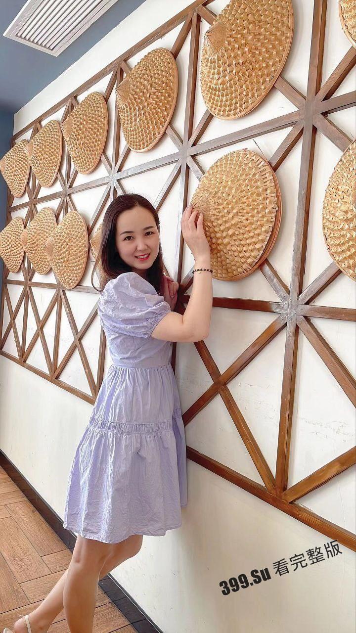 上海南京东路周大福珠宝销售戚薇薇 已婚人妻欲望强 爱给老公带绿帽 被操得满脸通红 怼脸拍摄反差视频被流出-4