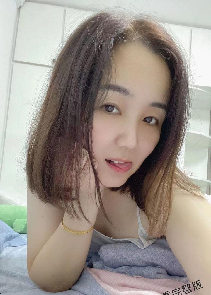 上海南京东路周大福珠宝销售戚薇薇 已婚人妻欲望强 爱给老公带绿帽 被操得满脸通红 怼脸拍摄反差视频被流出-5