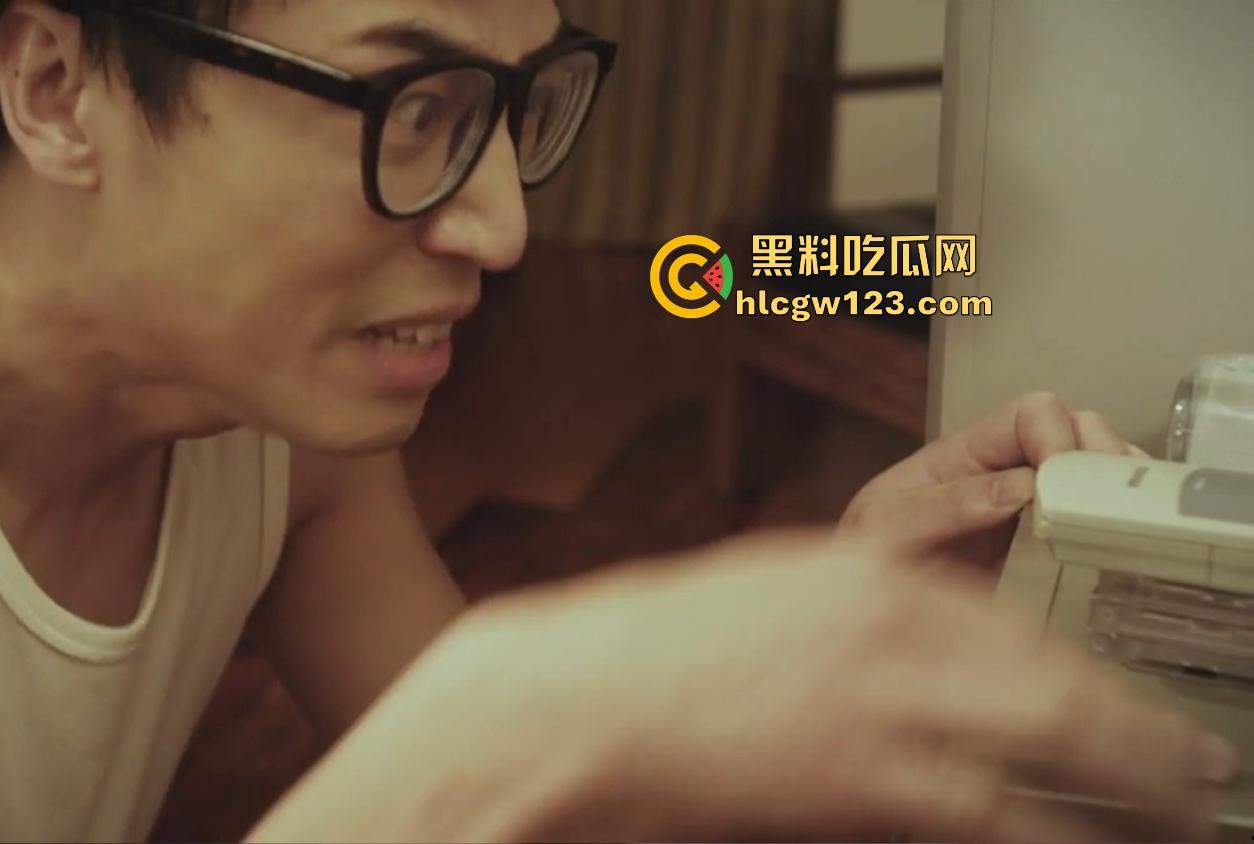 【一路向西】经典三级片再度回顾 速速来观看，穷游穷到床上去，尺度比剧情更刺激！-10