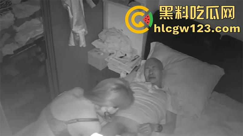 史上最强真实父女乱伦,已婚女儿照顾痴呆父亲,竟然吃鸡女上位尽孝,完胜岛国乱伦剧情!-6