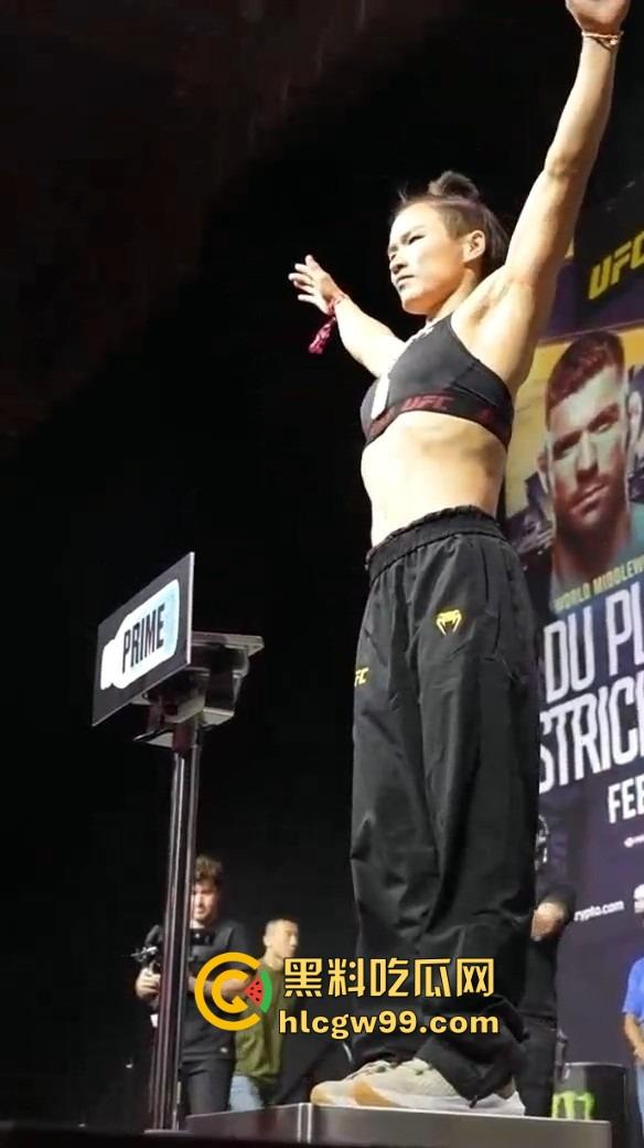 王者之名实至名归【张伟丽】UFC312鏖战五回合,生擒苏亚雷斯再夺金腰带彻底封神,双级霸主指日可待!-2