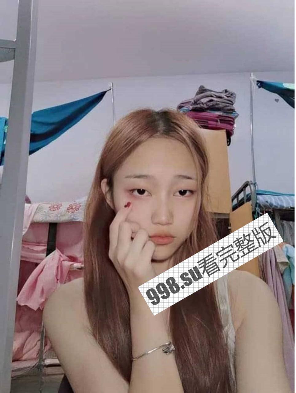 网盘泄密！贵州医科大 高楚洁 和男友啪啪视频流出 后入骑乘丰满肥臀-4