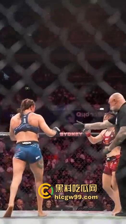 王者之名实至名归【张伟丽】UFC312鏖战五回合,生擒苏亚雷斯再夺金腰带彻底封神,双级霸主指日可待!-7