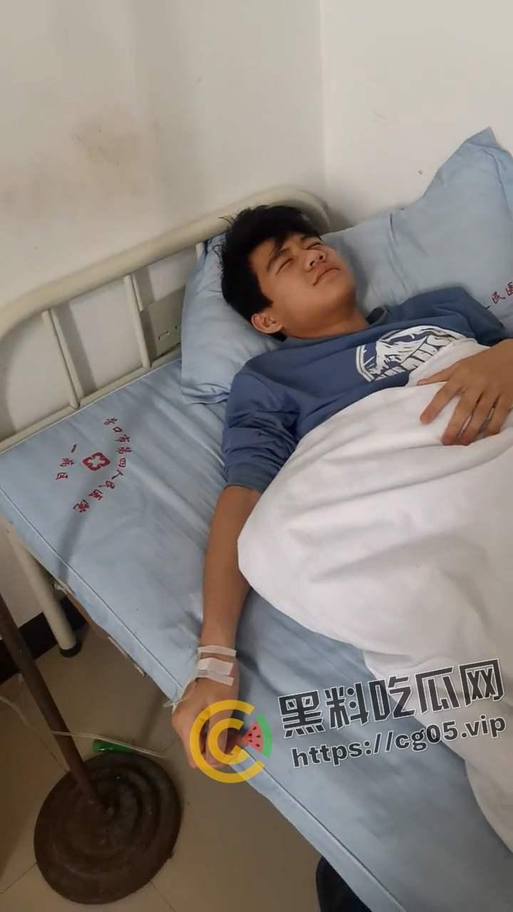 辽宁营口大石桥第二高级中学 男生在卫生间遭遇霸凌围殴 事后校方和打人家长不承认 现在孩子精神出现异常-2