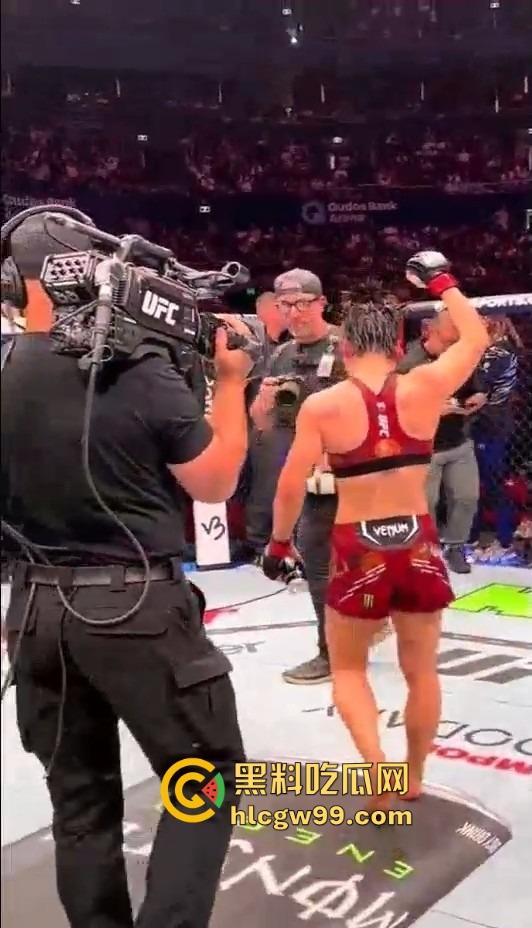 王者之名实至名归【张伟丽】UFC312鏖战五回合,生擒苏亚雷斯再夺金腰带彻底封神,双级霸主指日可待!-11