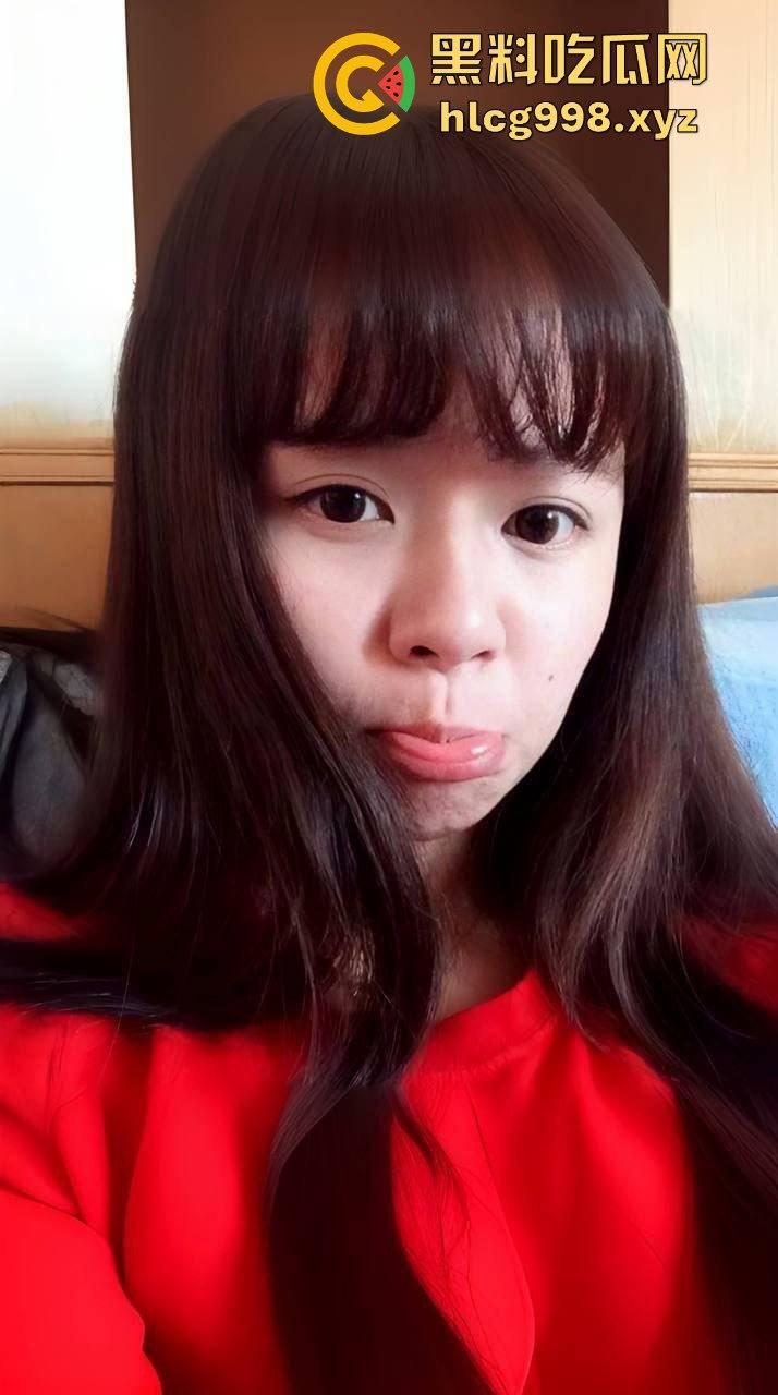 山东临沂罗庄的熟人妻李秀平,跟闺蜜酒店开房狂欢,粉鲍黑逼撅着翘,吃鸡巴像吸牛奶!-1