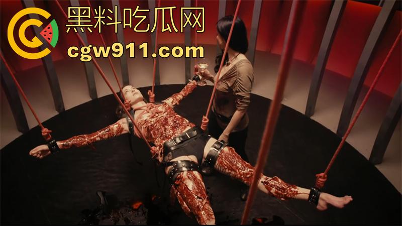 香港御姐女星【吴家丽】,限制级满天星电影《红夜》化身皮衣黑丝女王,性虐清纯少女,乳胶真空窒息后虐杀,太残暴了!-14