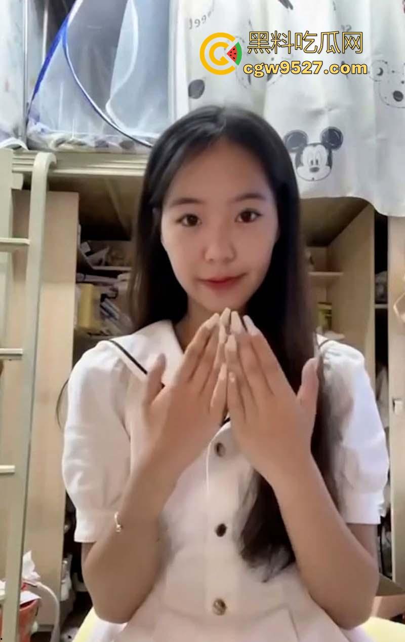 武汉财经大学清纯大学妹【魏琳】私下变母狗,被调教超听话,深喉吃鸡舔弄金主爸爸 ,母狗属性拉满!-1