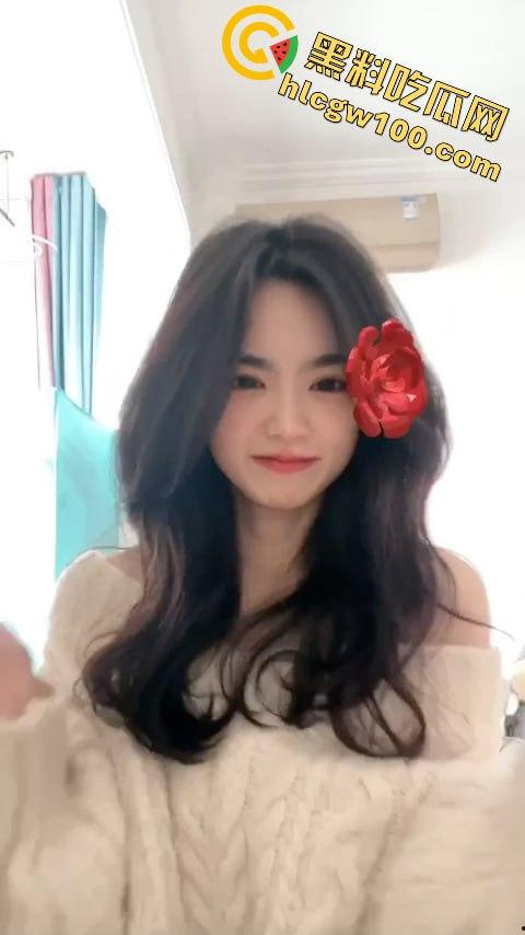 青岛科技大学顶级校花【张星研】被金主抱起来玩弄,骚穴湿的都拉丝了,高潮脸太上头-1