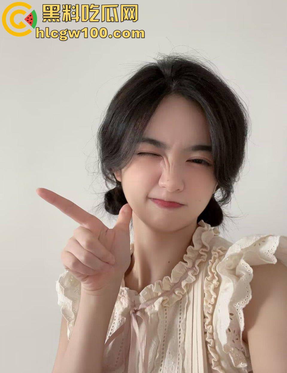 青岛科技大学顶级校花【张星研】被金主抱起来玩弄,骚穴湿的都拉丝了,高潮脸太上头-5