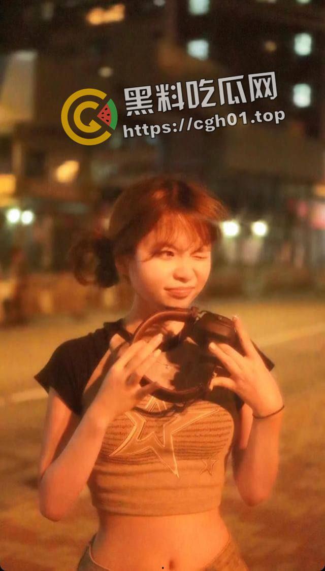 香港华仁书院母狗女学生【杨铃慧】被曝光 深喉到底翻白眼 自己动起来像小马达-2