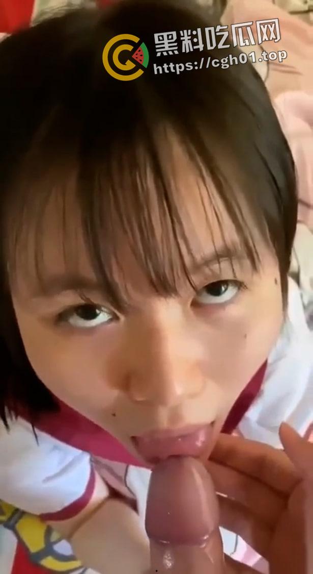 香港华仁书院母狗女学生【杨铃慧】被曝光 深喉到底翻白眼 自己动起来像小马达-6