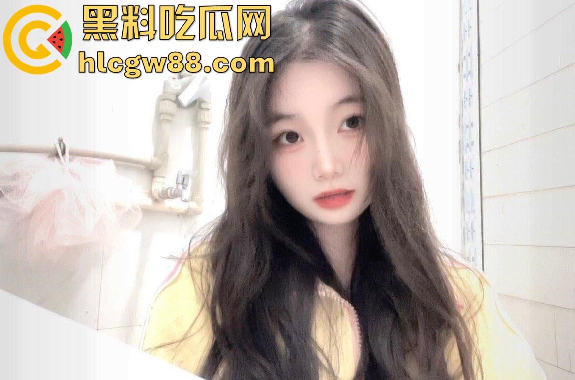 吉林交通职业学院【李梦斐】大长腿巨乳尤物，网调视频被渣男曝光，宿舍里直接爬地玩骚穴！-1