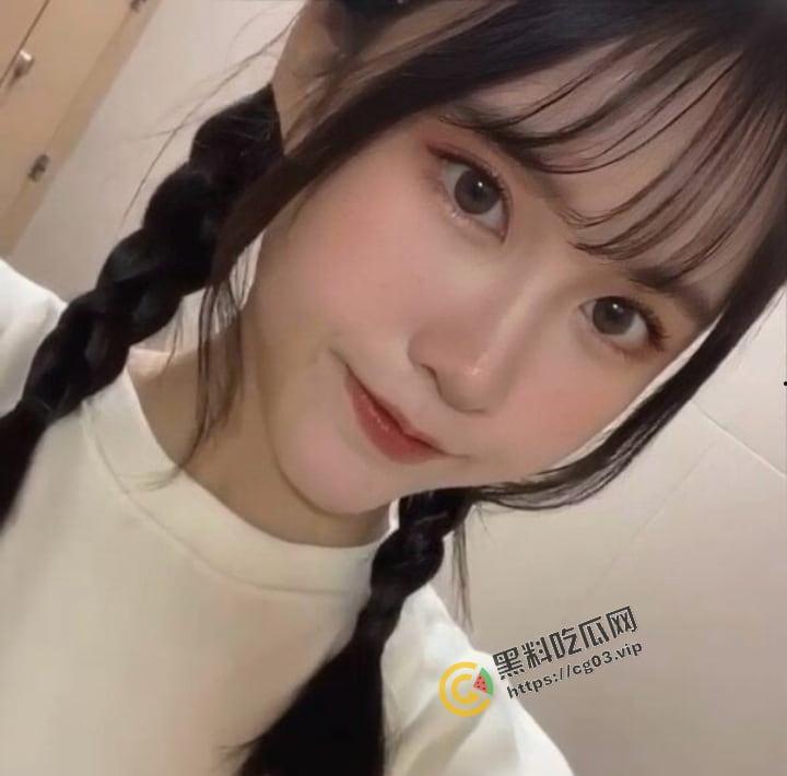 台湾台北第一女子高级中学 校花【谢季璇】和男友的自拍片流出-2