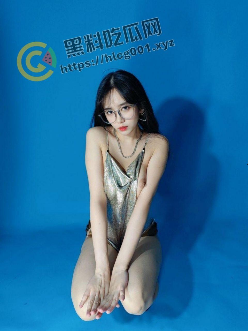 推特福利姬【Ceasonshot99】超越AI的颜值御姐 户外露脸露出 极品身材 最新付费套图合集-24