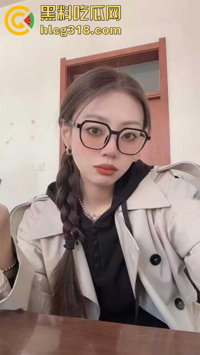 眼镜长腿舞蹈生【苏慧文】,酒店约炮大屌体育生,激情口爆后入骑乘,这妹子臀形真漂亮啊!-1