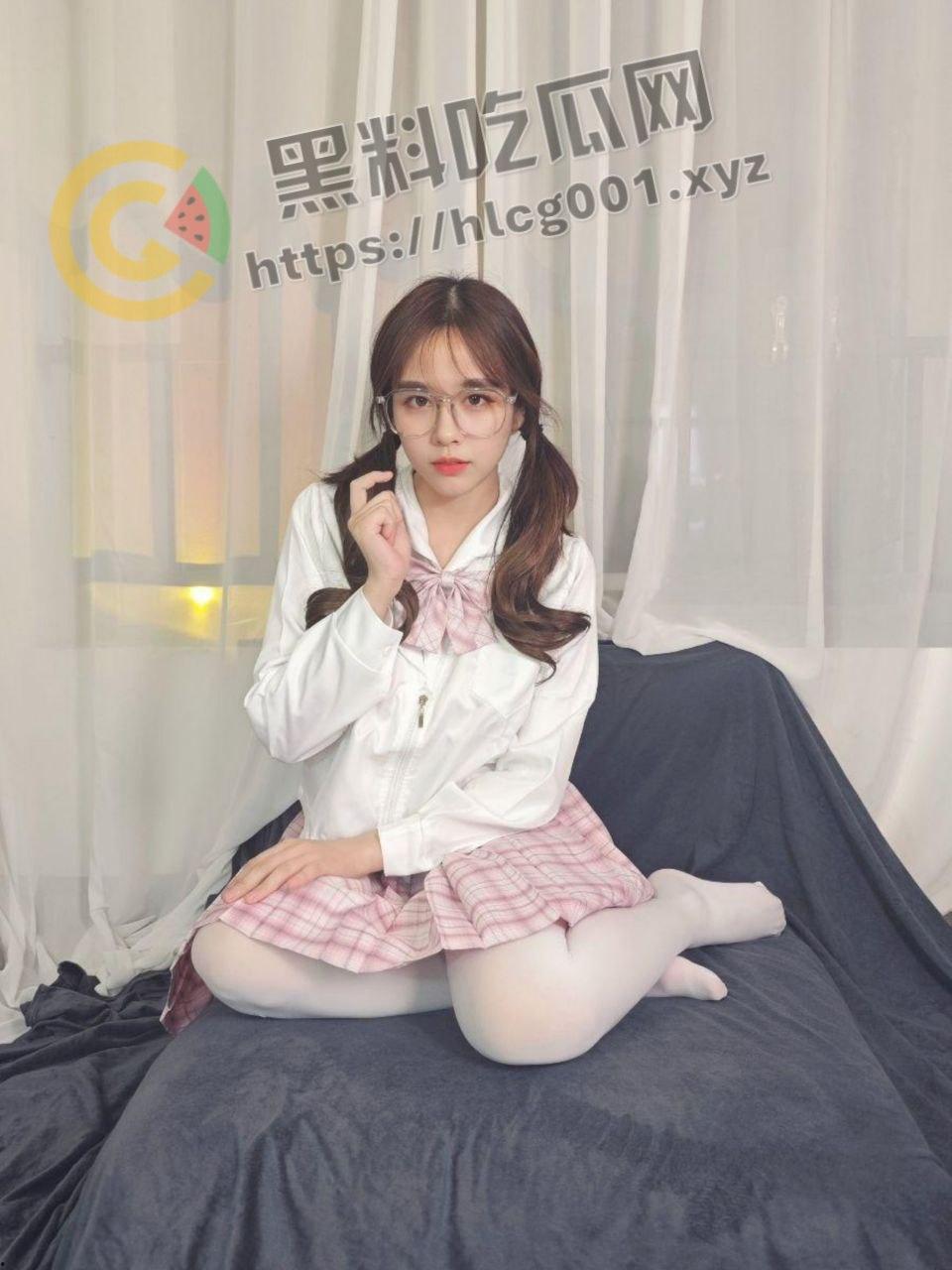 推特福利姬【Ceasonshot99】超越AI的颜值御姐 户外露脸露出 极品身材 最新付费套图合集-36