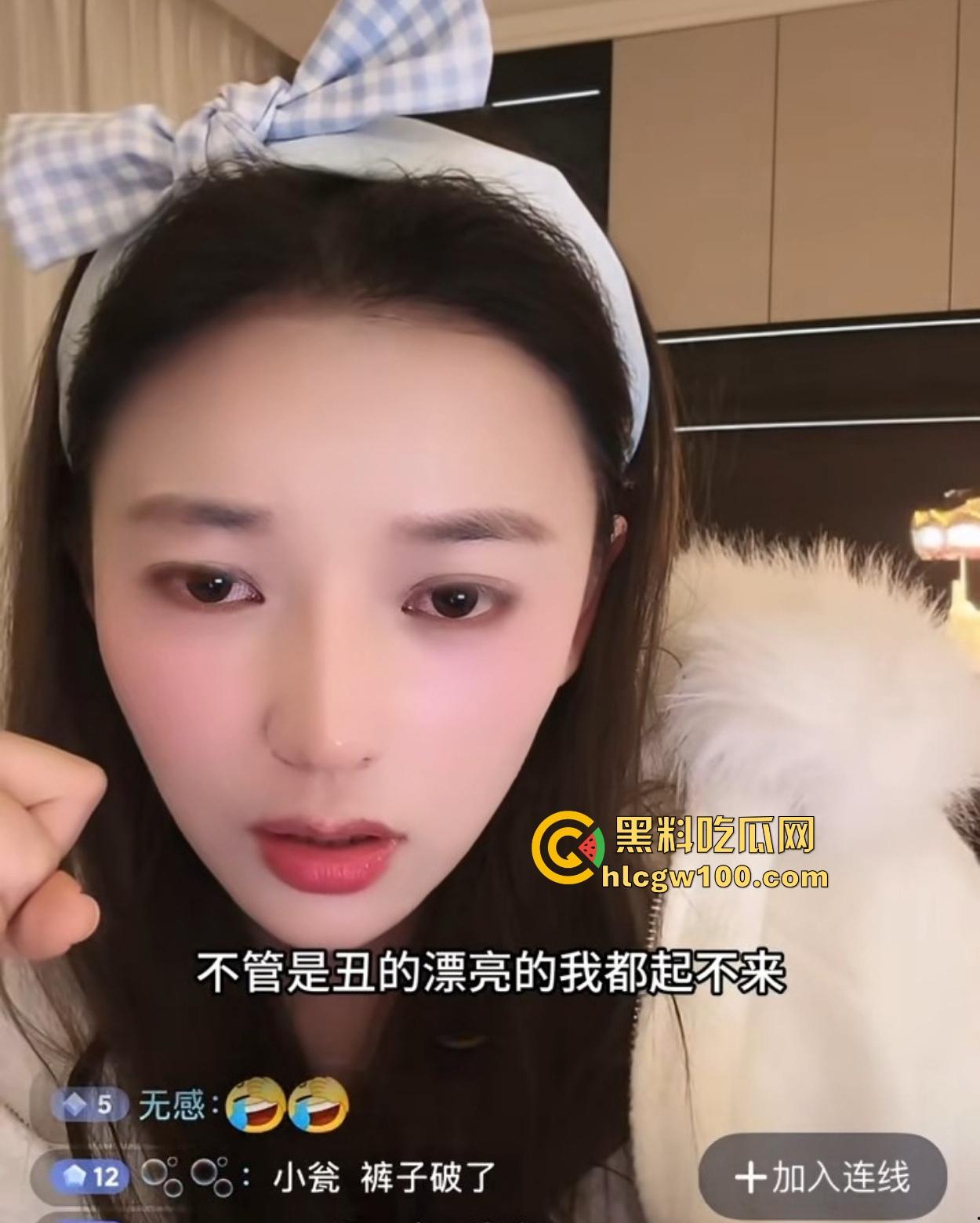 抖音64万粉丝『 小翁 』直播间整活名场面,恋足大佬爱闻臭袜,30岁处男哥被嘲讽低配显示器,天天抽象到飞!-11