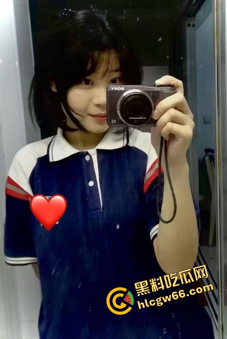 冷白皮美乳骚货【瑶瑶】居家骚拍流出,一线天粉嫩鲍大开展示,掰逼喷水娇喘连连,求干求灌精!-4