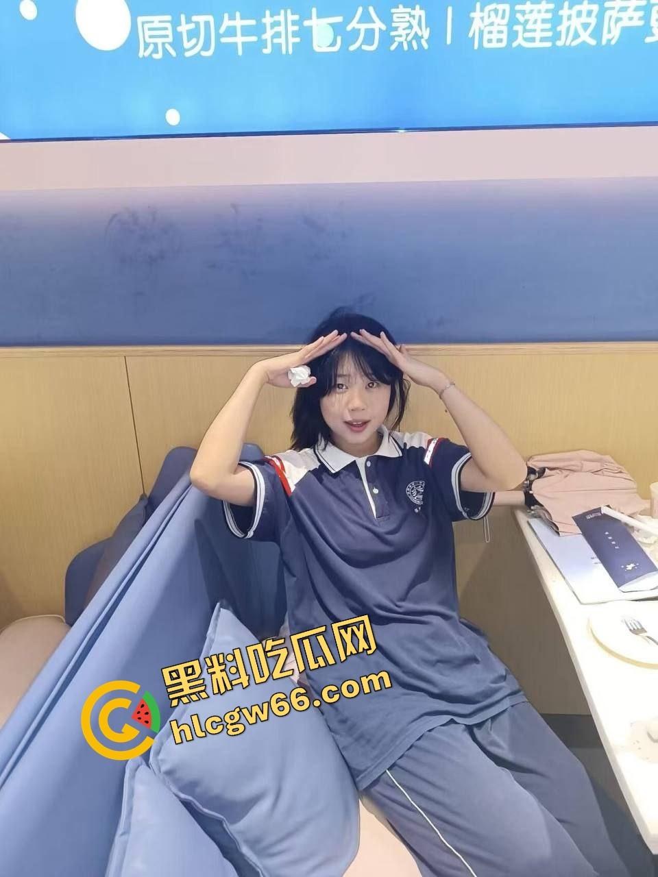 冷白皮美乳骚货【瑶瑶】居家骚拍流出,一线天粉嫩鲍大开展示,掰逼喷水娇喘连连,求干求灌精!-5