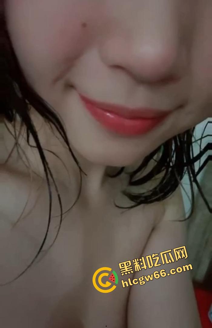 冷白皮美乳骚货【瑶瑶】居家骚拍流出,一线天粉嫩鲍大开展示,掰逼喷水娇喘连连,求干求灌精!-17