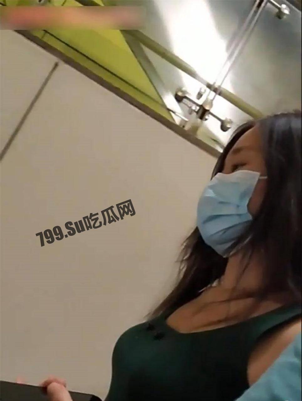 户外顶臀 强制顶射摸臀 当着男友的面 顶射气质美女！-6