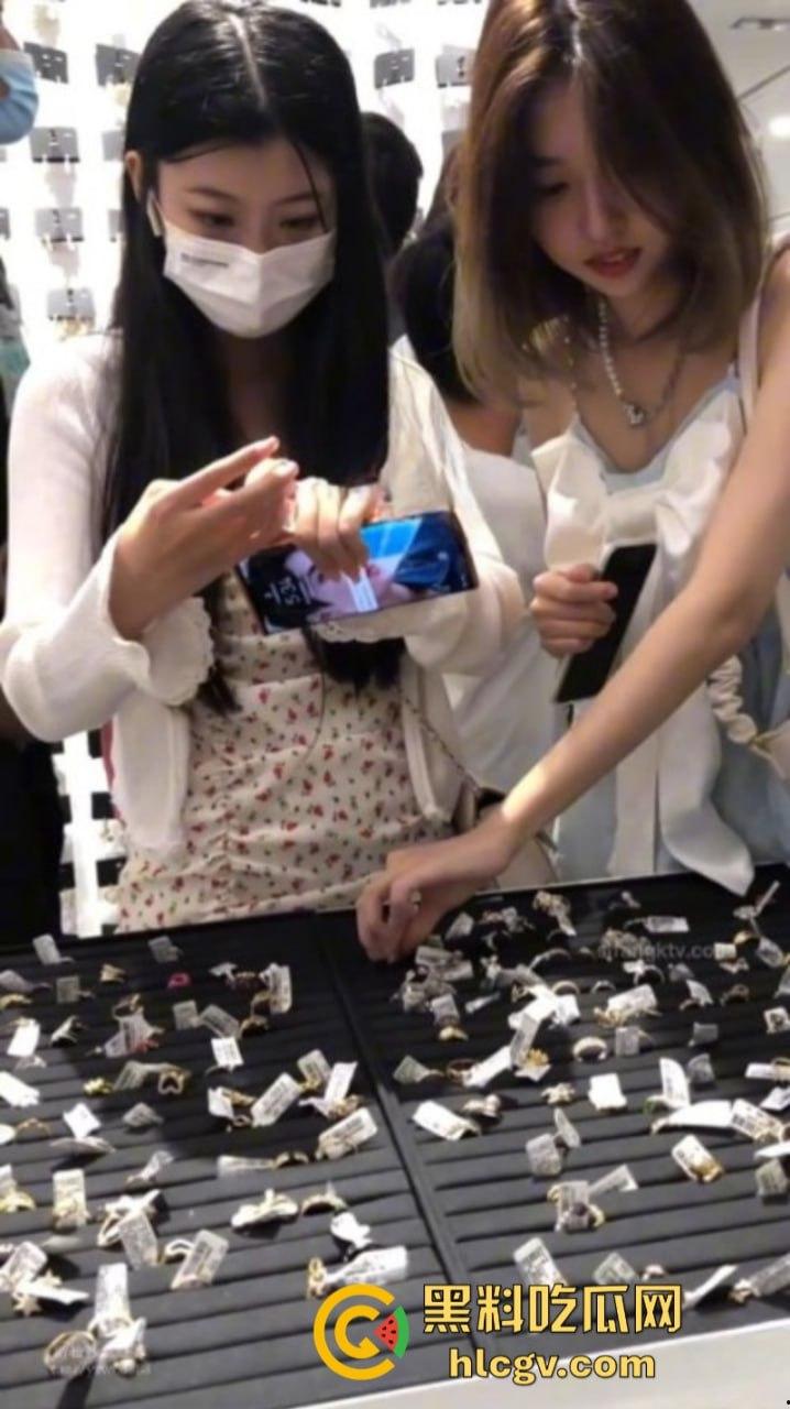 高质量抄底合集 视奸各种妹子裙下风光 美鲍逼缝尽显骚货之姿-5