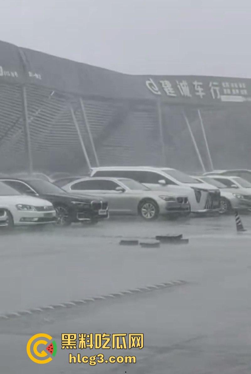 一觉醒来 天都塌了!宜宾市上江北二手车市场垮塌!精品车成了事故车!-2