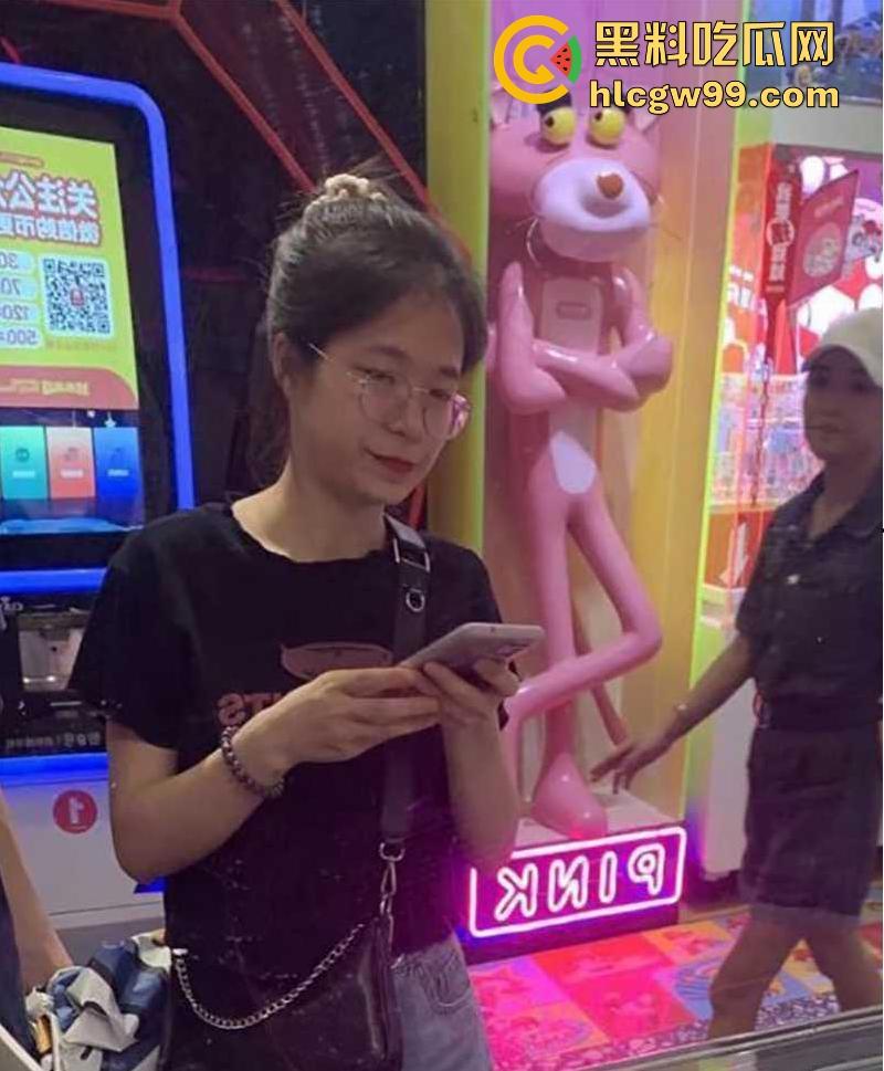 你一生所追求的白月光其实只是别人的胯下母狗!广州大学【魏书玲】与男友私密视频流出,淫骚自拍反差惊人。-5