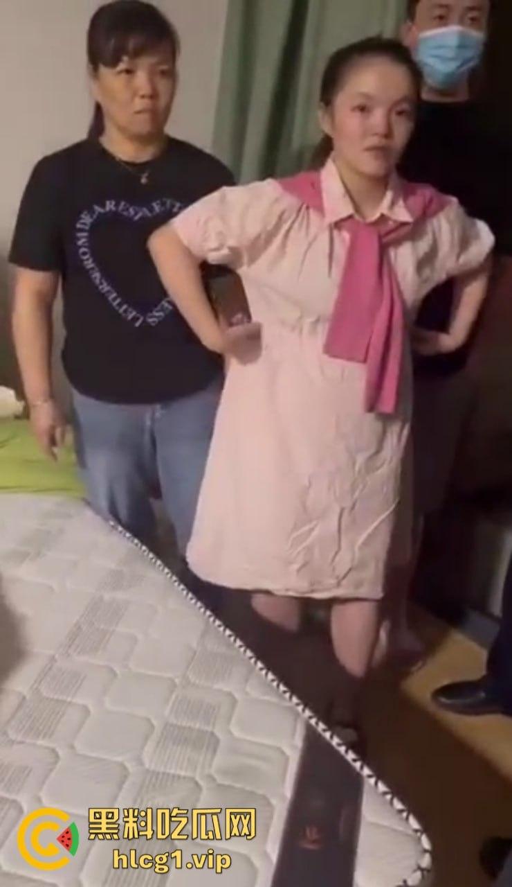 家花不如野花香!真实捉奸合集 堵在房间不管男女先暴打一顿!-6