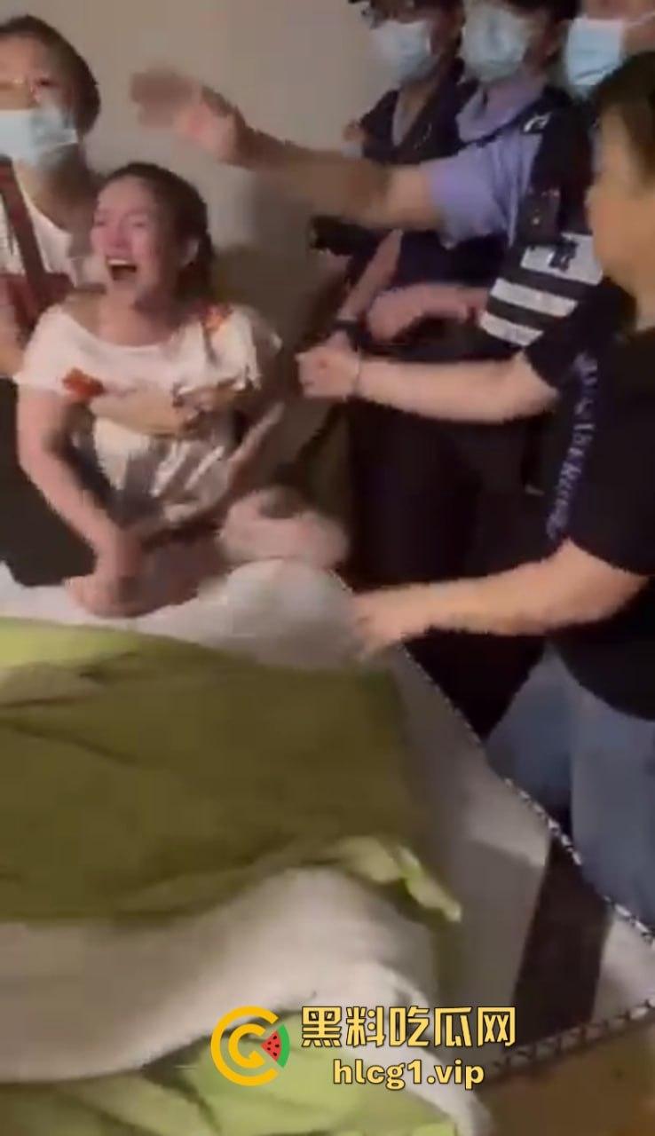 家花不如野花香!真实捉奸合集 堵在房间不管男女先暴打一顿!-9