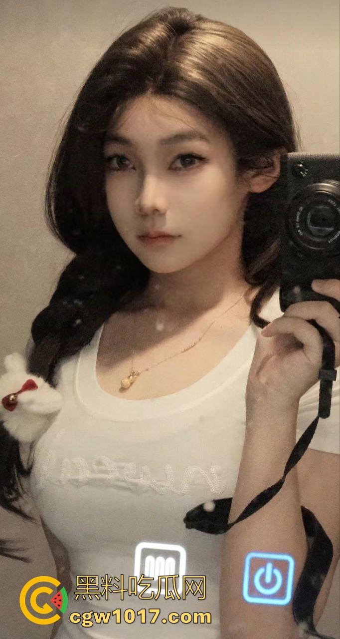 网黄摄影佬日常工作生活状态,拍性感模特私下约有同样爱好的反差尤物,真正吃得好的兄弟,真的不会对外说的!-6