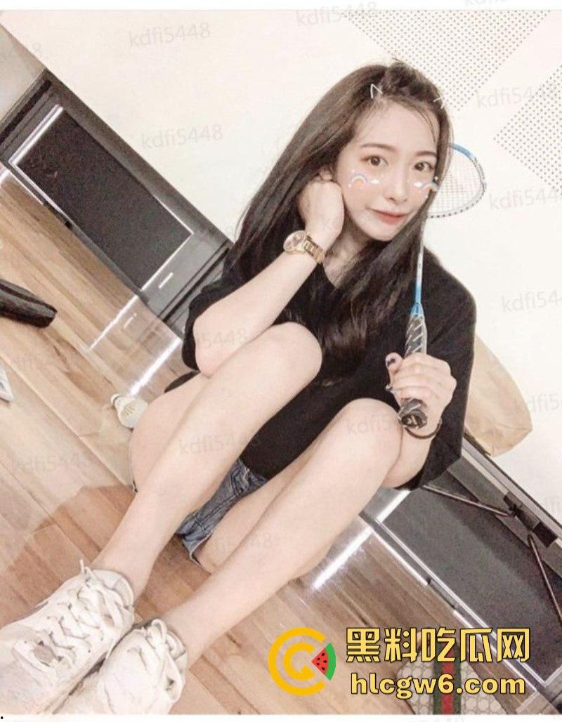 极品兔牙女大学生【杨萌】直播发骚 岔腿直播露奶露逼 被录屏指证后说自己有第二人格!-9