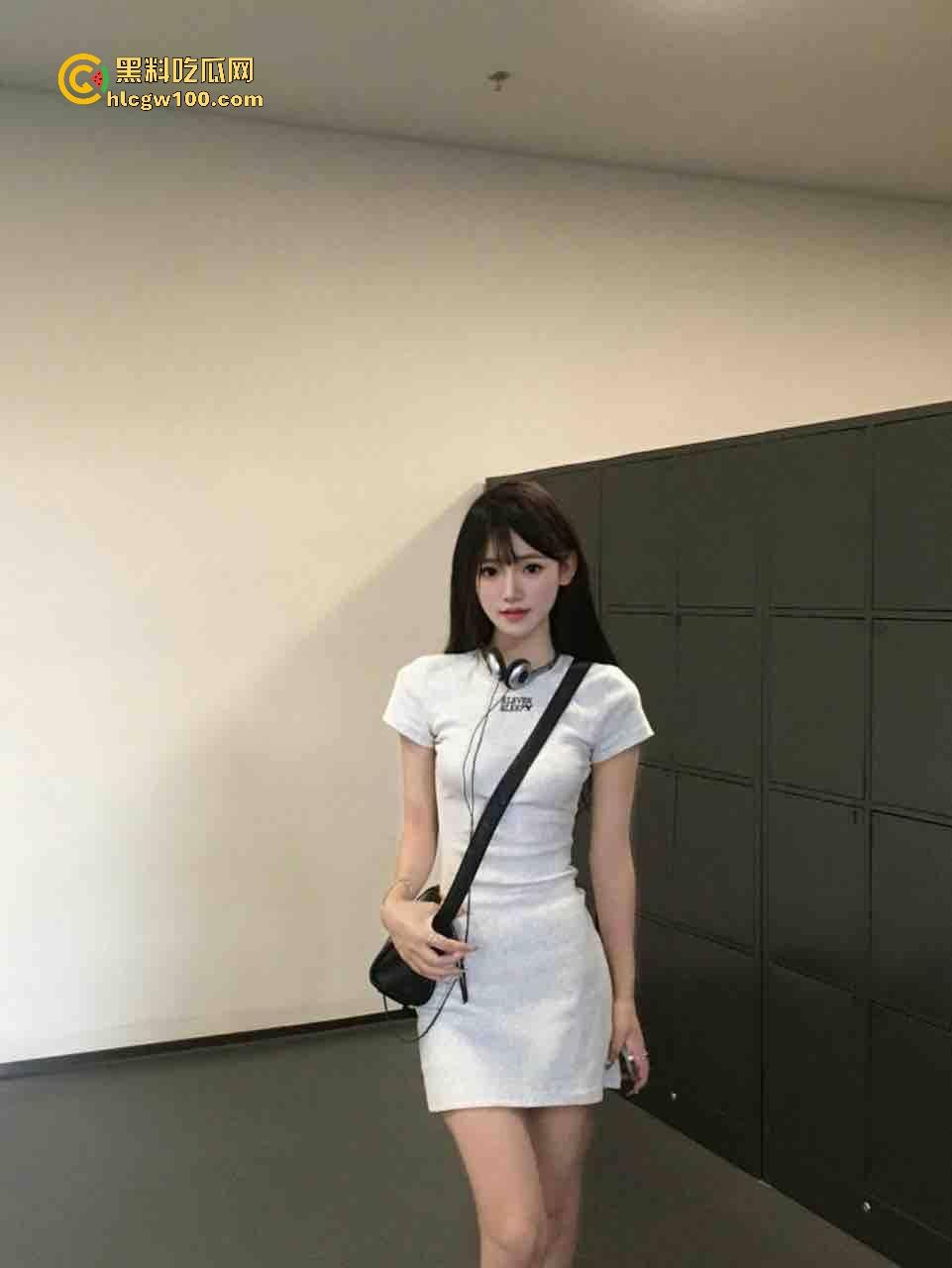 太原朋友的女朋友【仲静】终于到手,嫩穴淡骚味舔到上头,舔菊花时她还说痒痒挺舒服,射脸成常规操作!-2