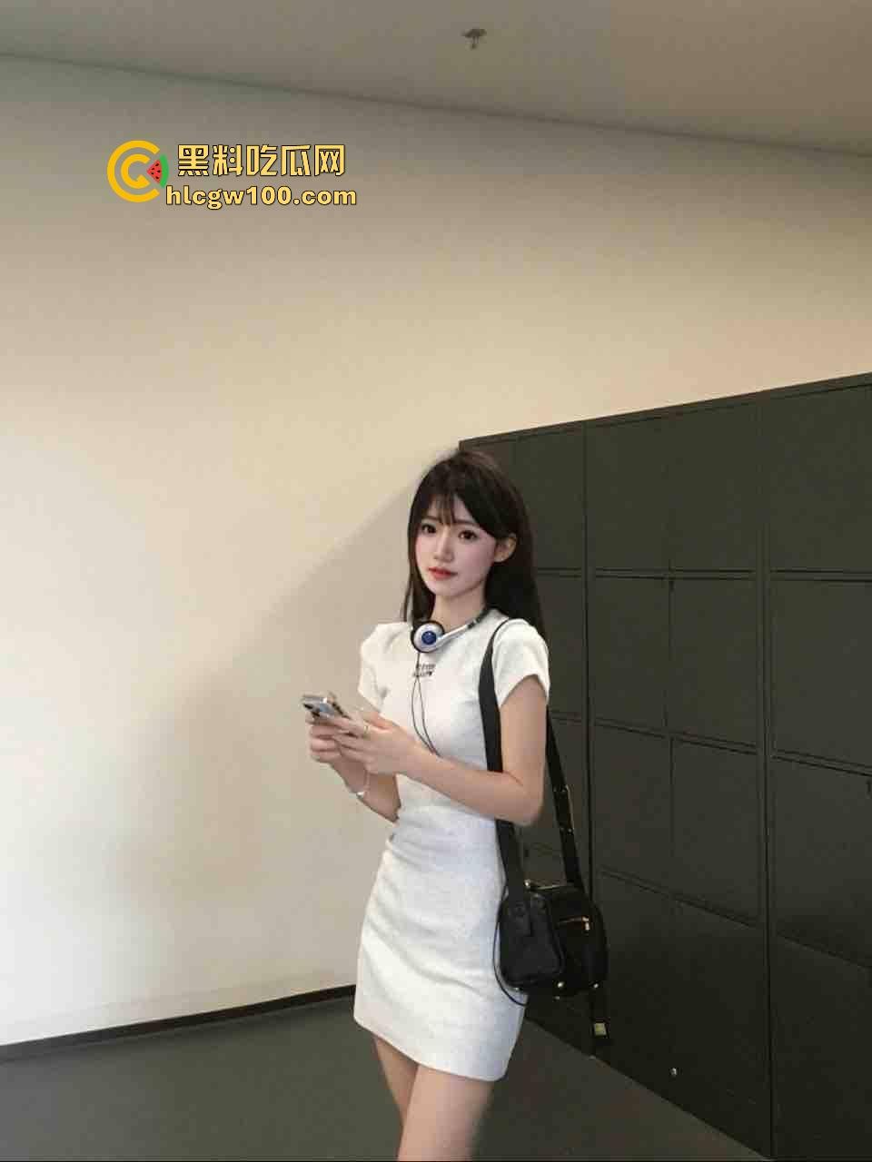 太原朋友的女朋友【仲静】终于到手,嫩穴淡骚味舔到上头,舔菊花时她还说痒痒挺舒服,射脸成常规操作!-3