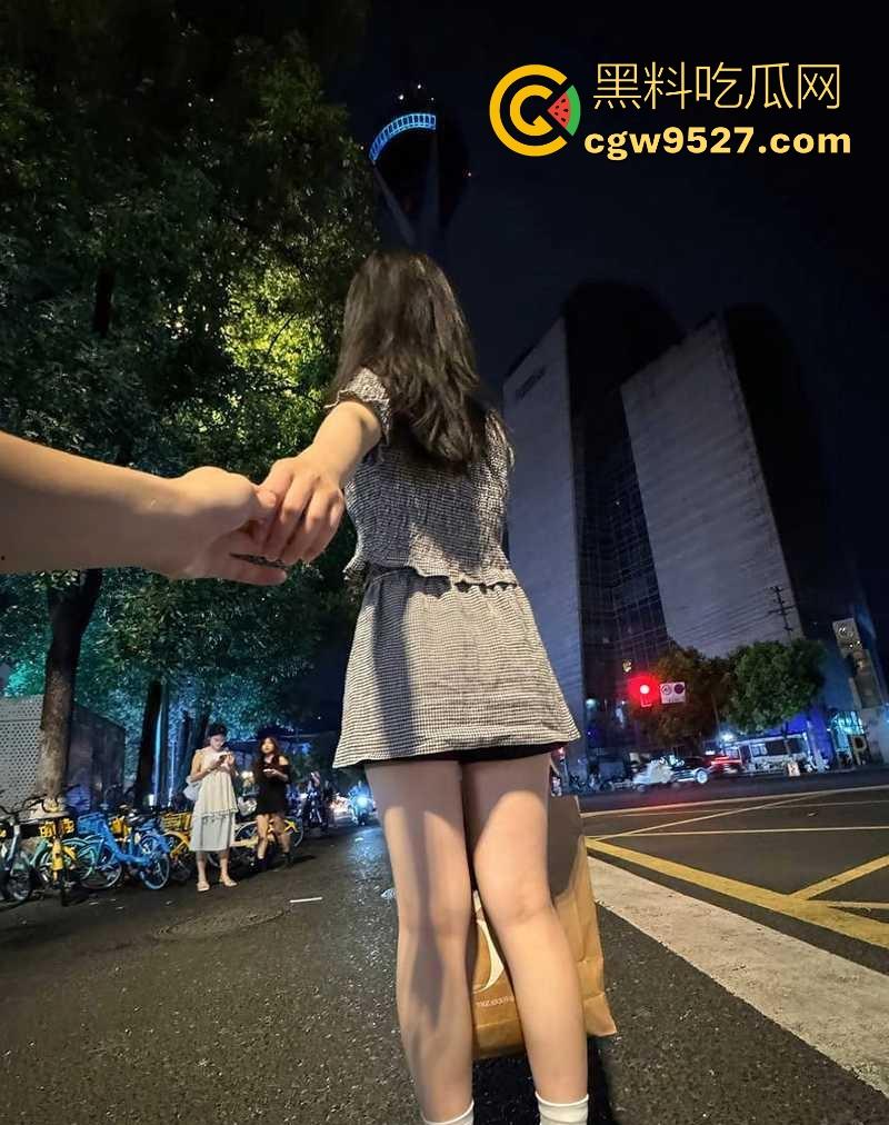 极品情侣泄密！清纯少女【杨淑珍】遇人不淑，性爱视频被前男友流出，极品身材一览无遗，性瘾超大超级反差！-5