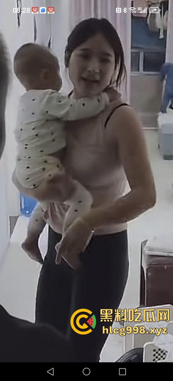 山东抖音骚货【莉莉安】刚生完孩子就耐不住寂寞！租房偷情被老公捉奸，场面乱成一锅粥！-11