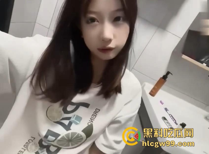 广西清纯美艳小妹【杨柔】自慰视频流出,童颜黑母狗在线调教,诱惑不断!-2