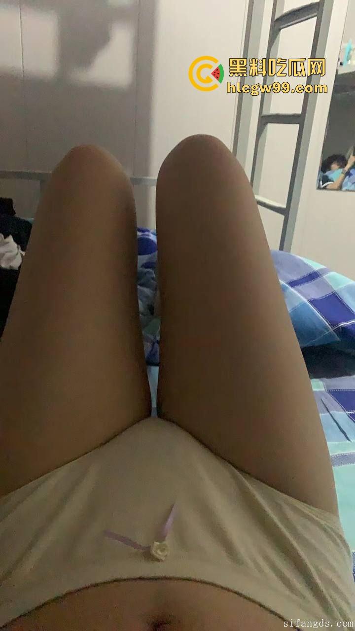 福建信息职业甜御反差女大【陈雯琪】从职高宿舍一路骚到大专,大学直接实战约炮战斗一夜!-4