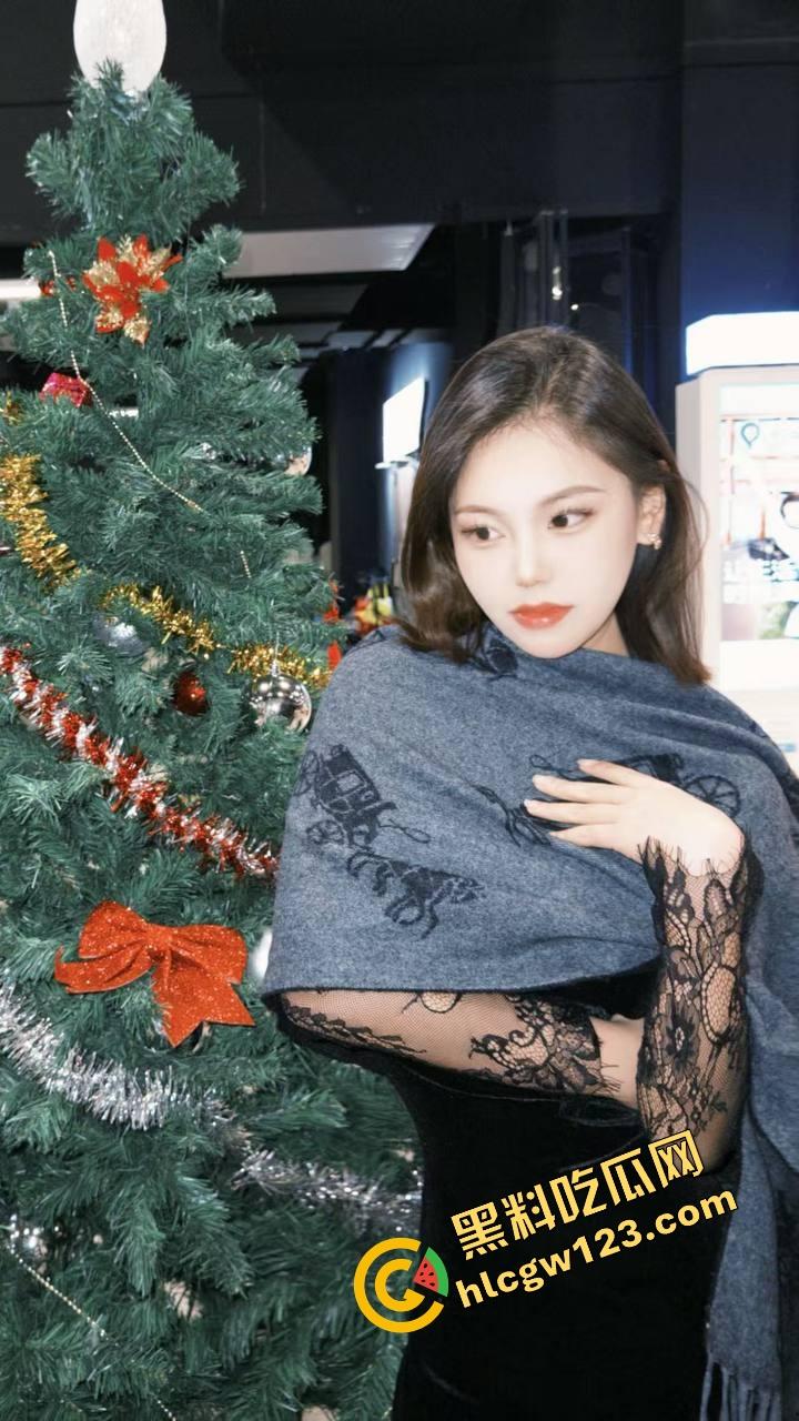 这游泳姿势教练是在床上教的？动作太熟练，一看就是下水前先上床,自由泳怎么越来越像自由用了!-2