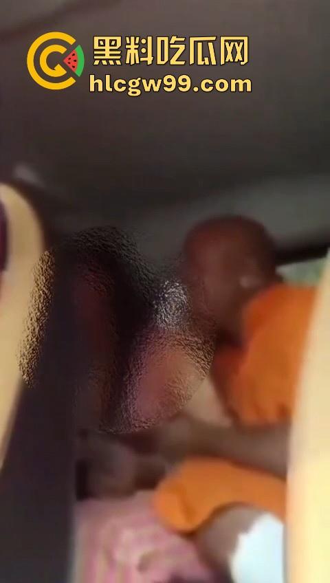 印度女子前往做朝拜时,在出租车内被僧人强奸,印度总能创造神话,不是僧人都戒色了吗?-6