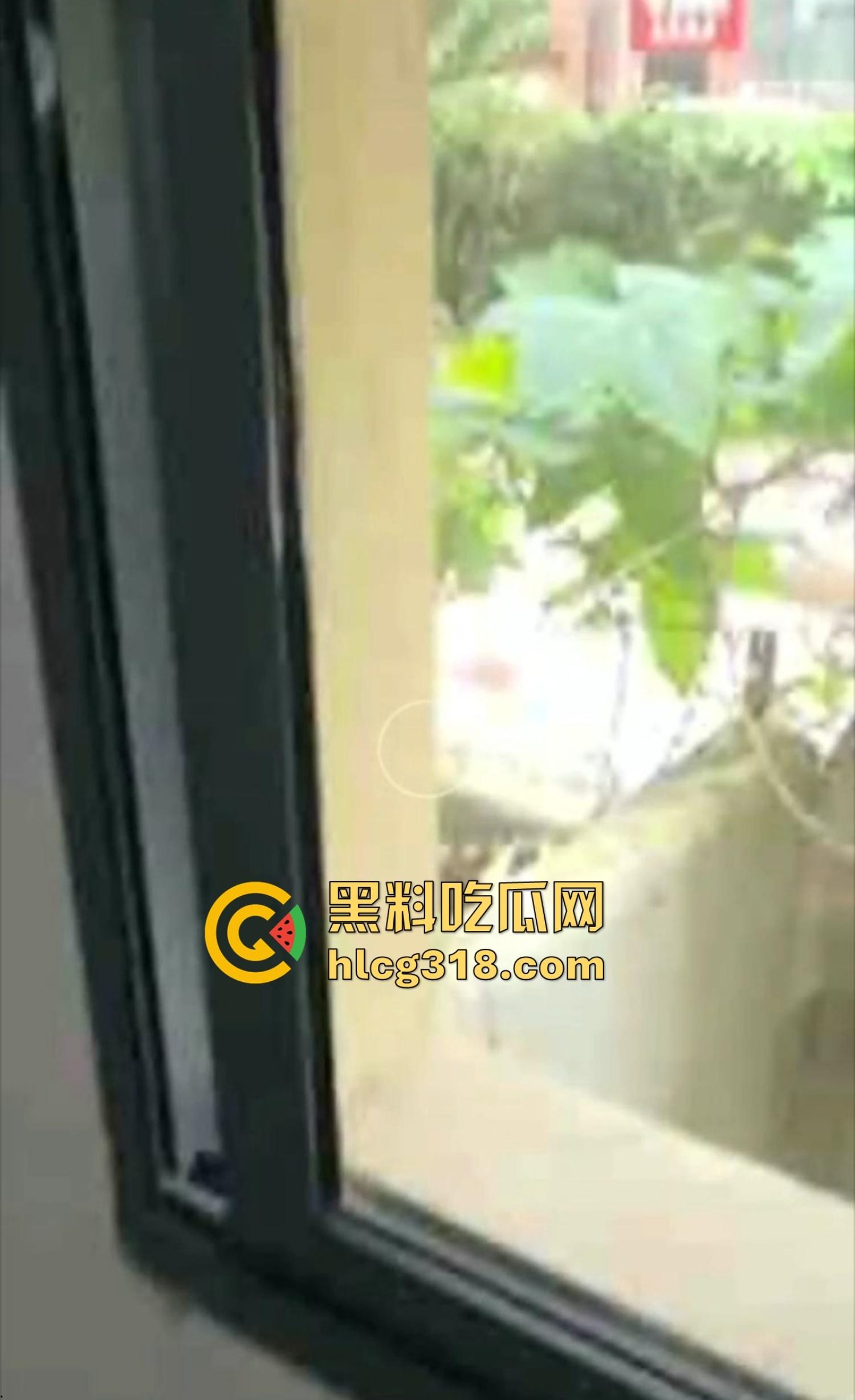 夏日公园野战指南,骚男做爱有讲究先抠B后舔奶再让女得吃鸡,兄弟一步不落,结果全套流程被偷拍!-4