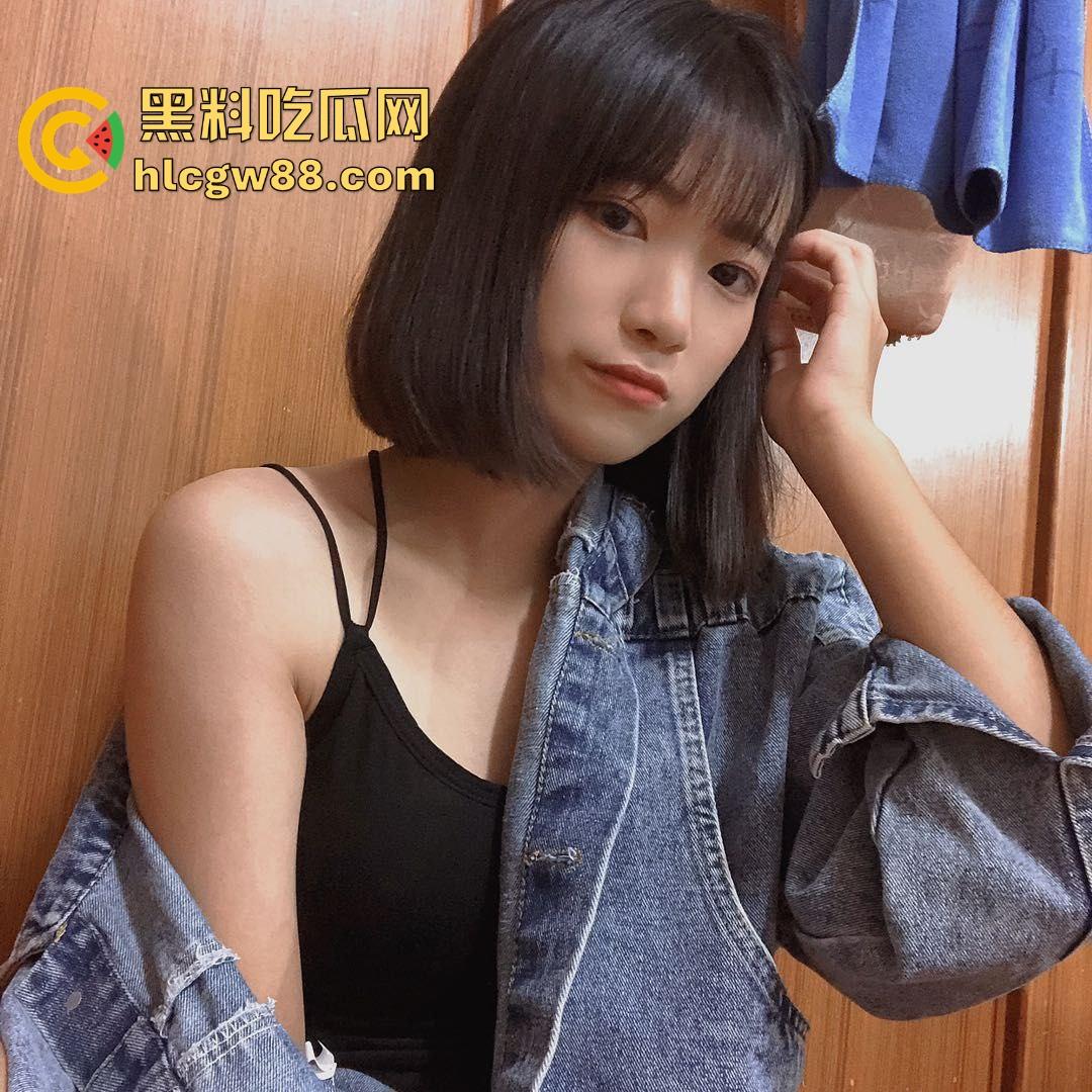 西安职业工程学院大一学妹【林婉婉】清纯反差母狗玩网络调教 自慰露脸视频被金主曝光泄露-1